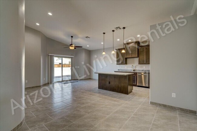 Building Photo - RV GARAGE HOME