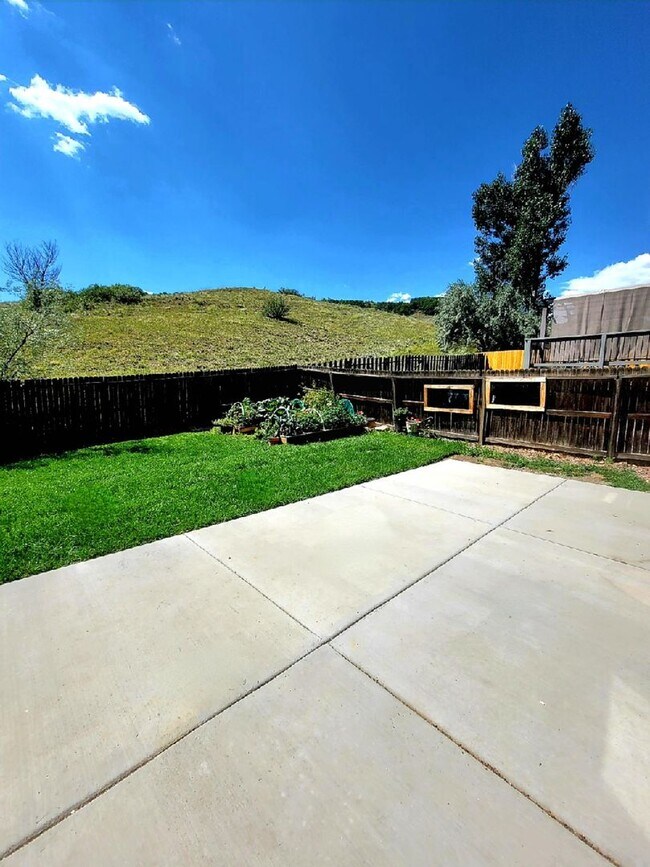 Building Photo - Well maintained 4 bedroom home on west side!