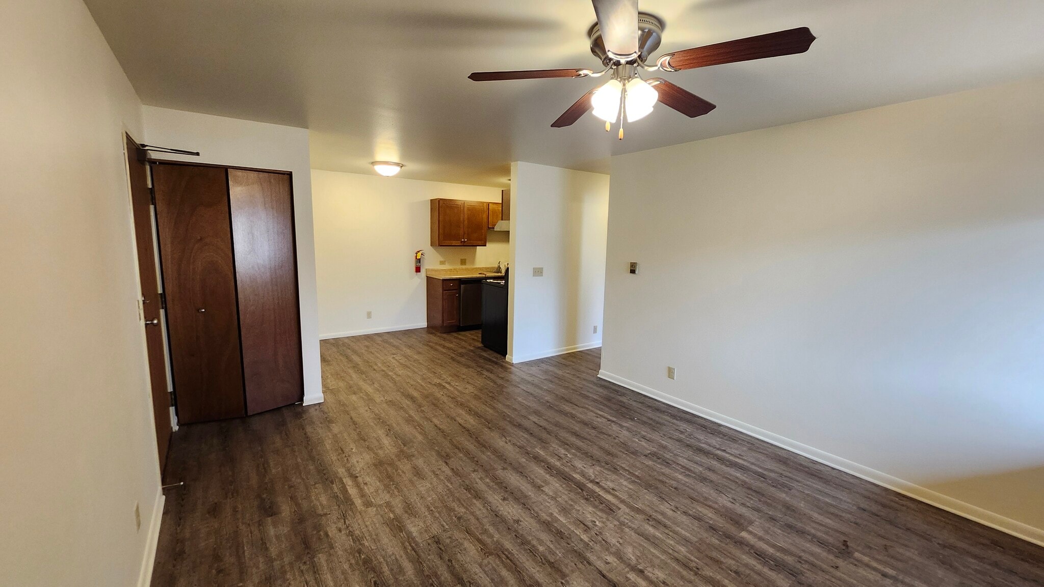 Building Photo - 170 N Hyer Ln