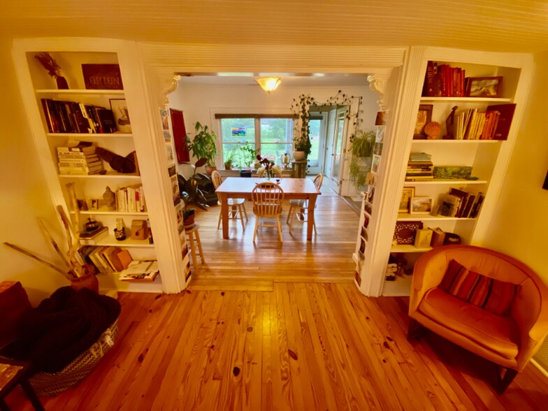 Building Photo - 12 Spruce St