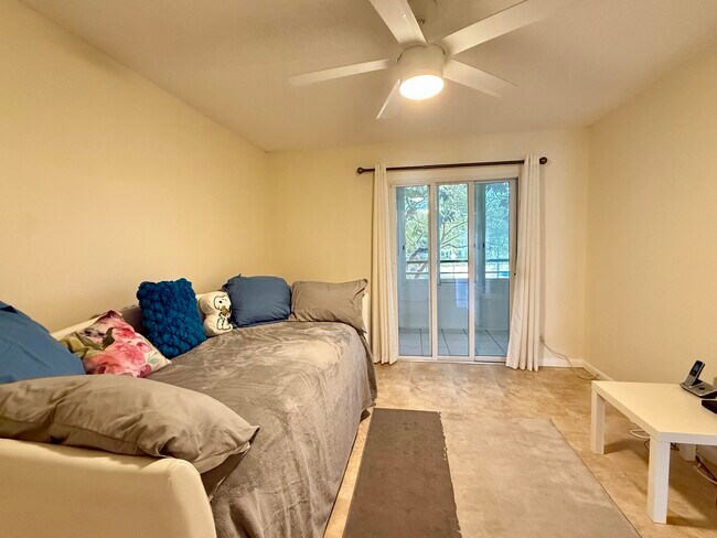 Building Photo - 143 Dorset D