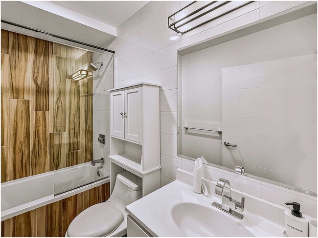 Building Photo - 236 W Thompson St