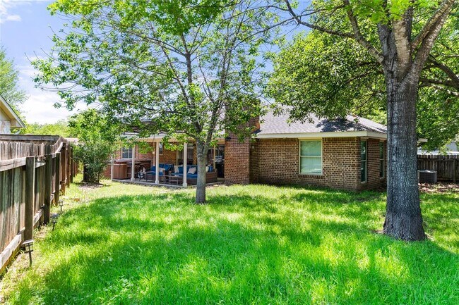 Building Photo - 2408 Shiloh Dr