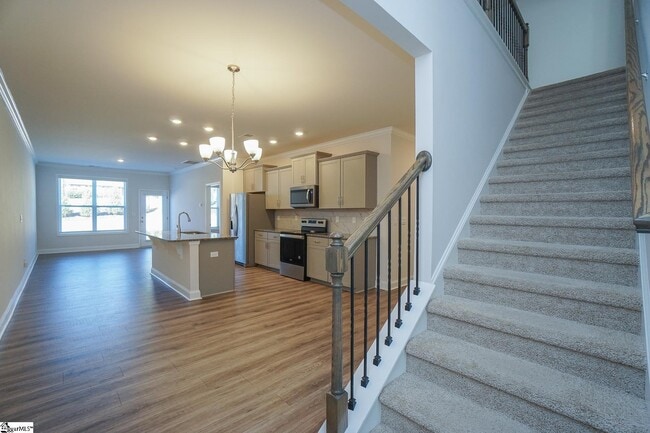 Building Photo - 204 Reynard Trl