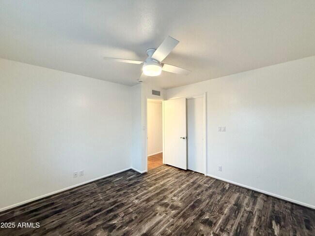 Building Photo - 4559 E Dragoon Ave