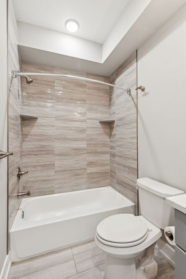 Building Photo - Chic 2-Bedroom Rental with Stunning Rooftop Deck & Modern Amenities in West Kensington!