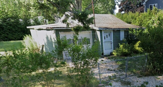 Primary Photo - 208 Forest Rd W