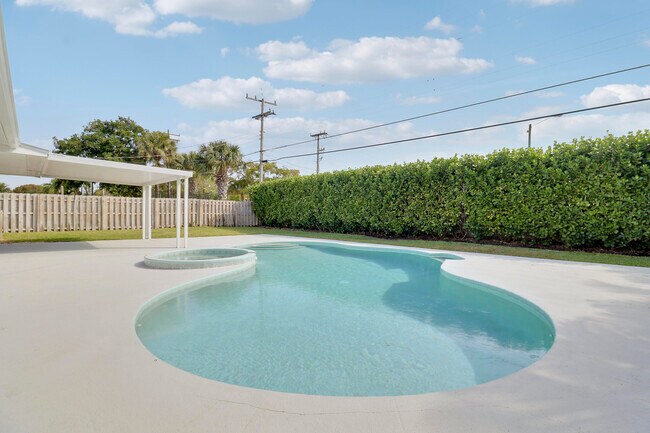 Building Photo - 636 Eastwind Dr