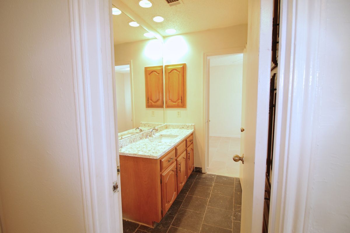 Building Photo - 711 Dickey Dr