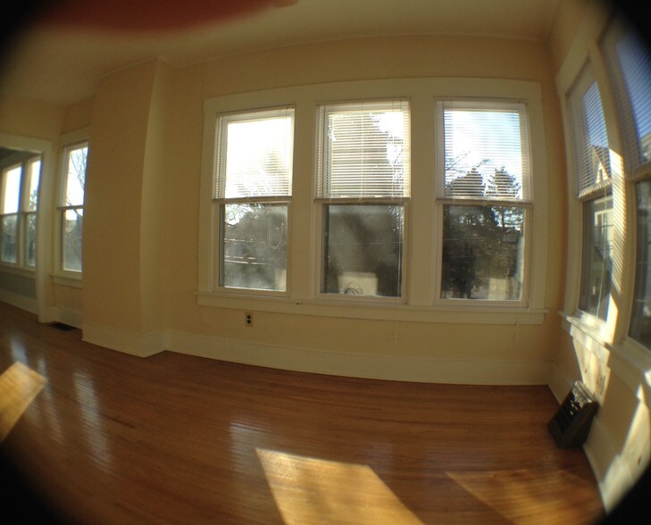 Living Room photo 2 - 1211 E 9th St