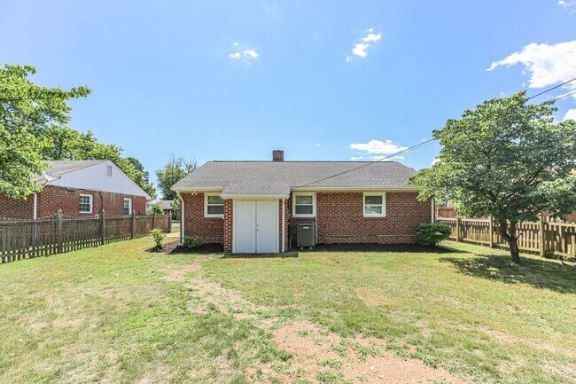 Building Photo - 603 Woodford St