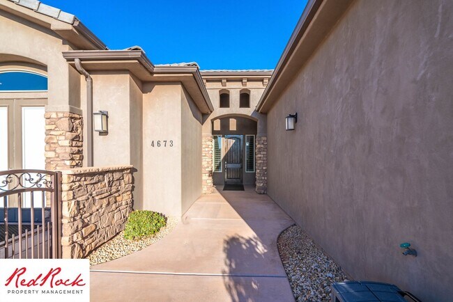 Building Photo - Stunning 2 Bedroom Fully Furnished Home. Community Pool & Mini Golf!
