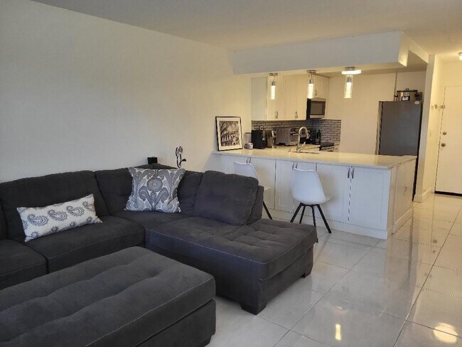 Building Photo - 550 Bayshore Dr