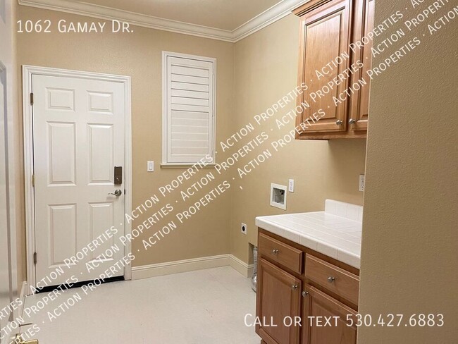 Building Photo - Luxury 3 Bedroom | Serrano Guard Gated Com...