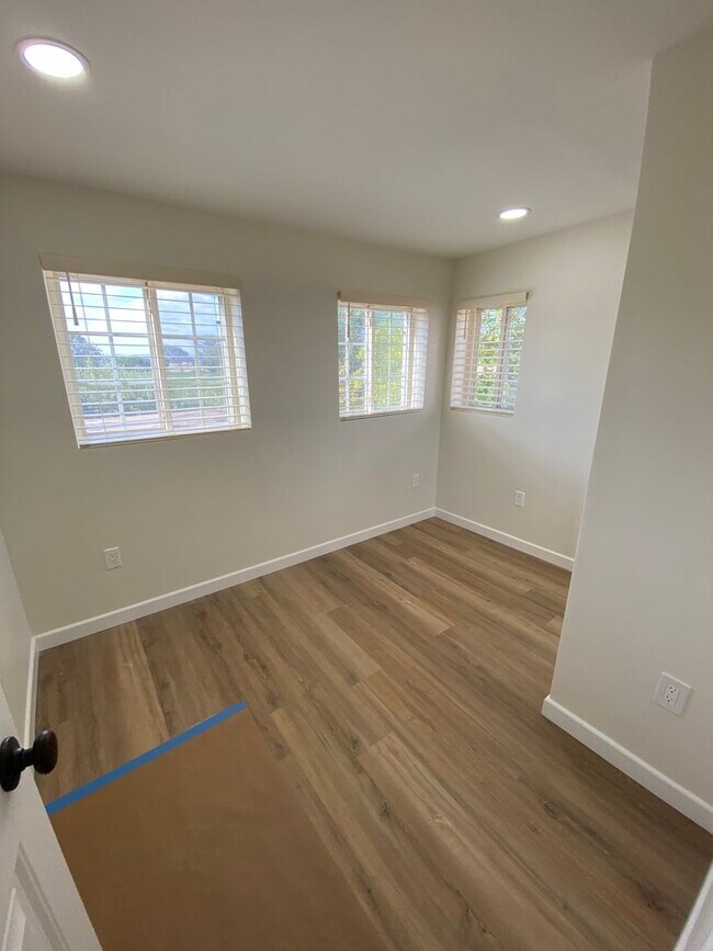 Building Photo - COMING SOON - NEWLY RENOVATED 3BD+1BA HOME