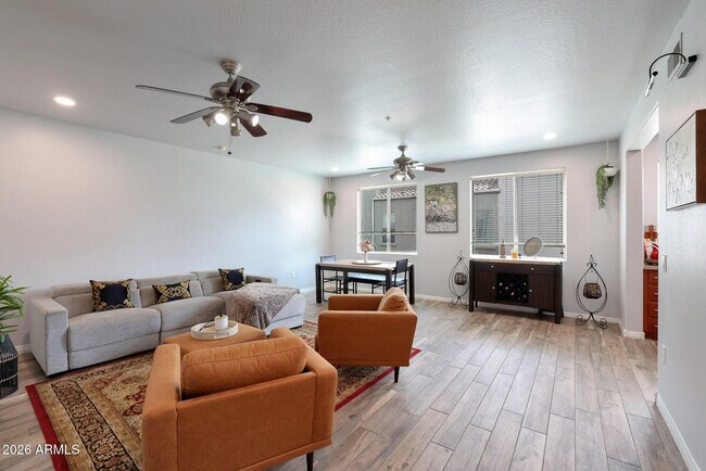 Building Photo - 615 E Portland St