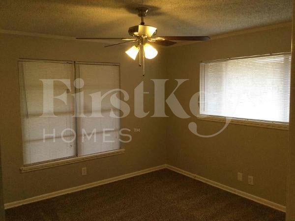 Building Photo - 7000 Meadowbrook Dr