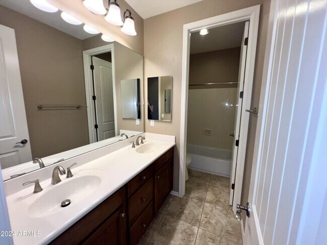 Building Photo - 4443 S Greythorne Way