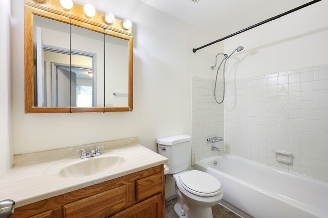 Building Photo - Move in ready now! 3 bedroom rambler in NE...