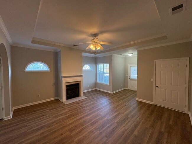 Building Photo - For Rent - 3 Bedroom, 2 Bathroom home in P...