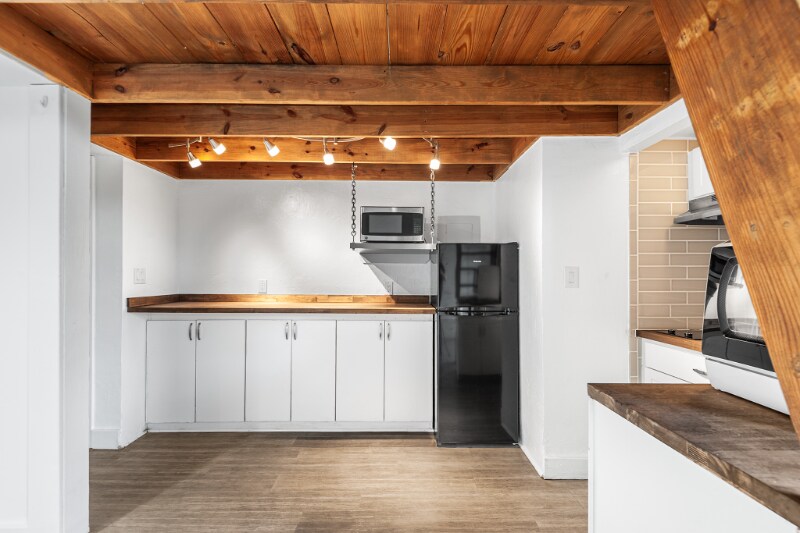 Building Photo - 2036 Corner Lake Dr