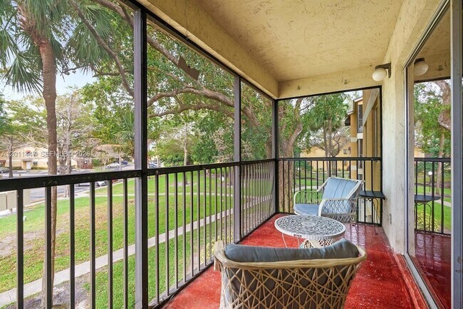 Building Photo - 3083 N Oakland Forest Dr