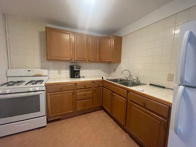 Building Photo - 2-Bedroom Apartment with Skylights in Adams, MA