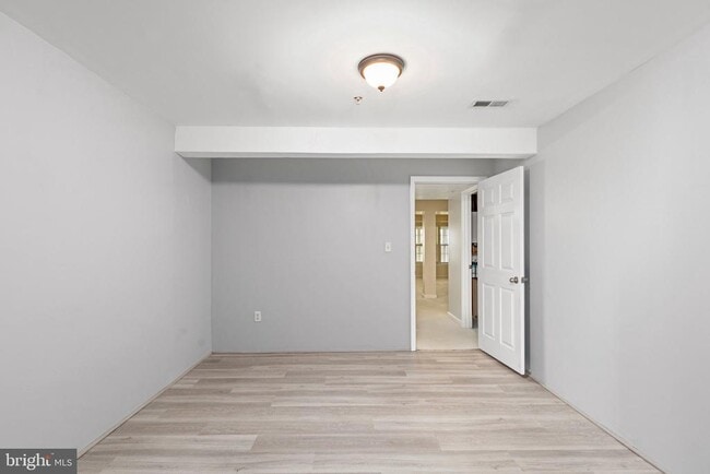 Building Photo - 2900 Lomond Pl