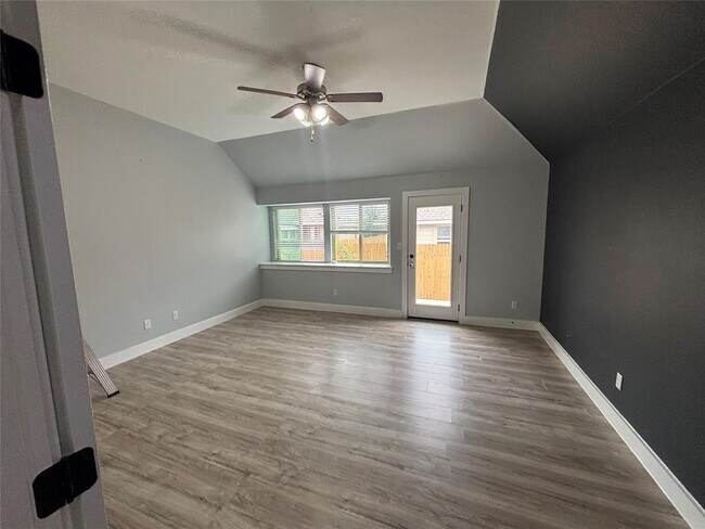 Building Photo - 116 Lasino Dr