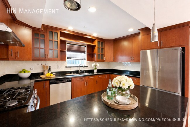 Building Photo - 776 Olive Ave