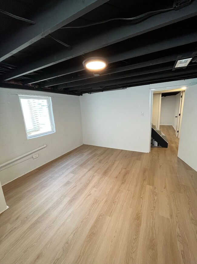 Building Photo - Newly Renovated 3 Bedroom, 2 Bathroom Home