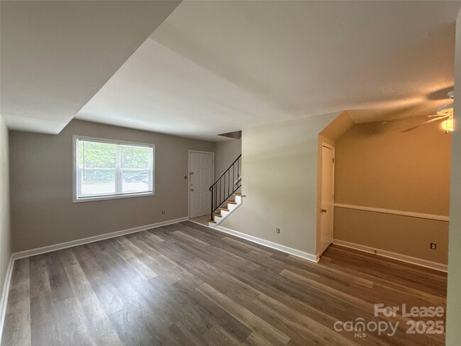 Building Photo - 1613 N Sharon Amity Rd