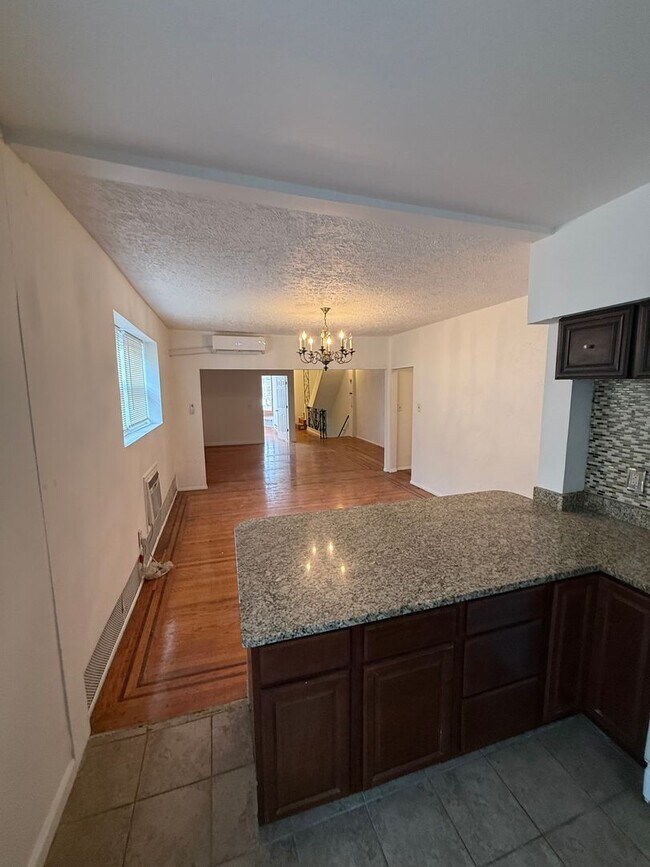 Building Photo - 28 N 50th St