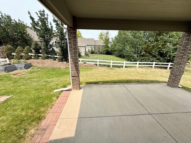 Building Photo - Ranch Style Home Located on Dead-End Street, Easy Access to I-25