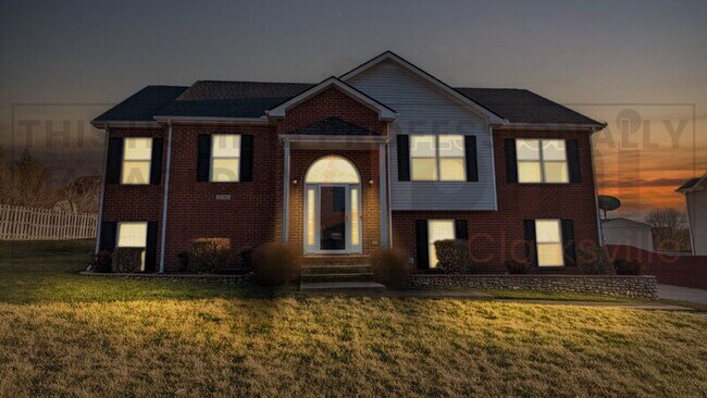 Building Photo - 2780 Cascade Dr