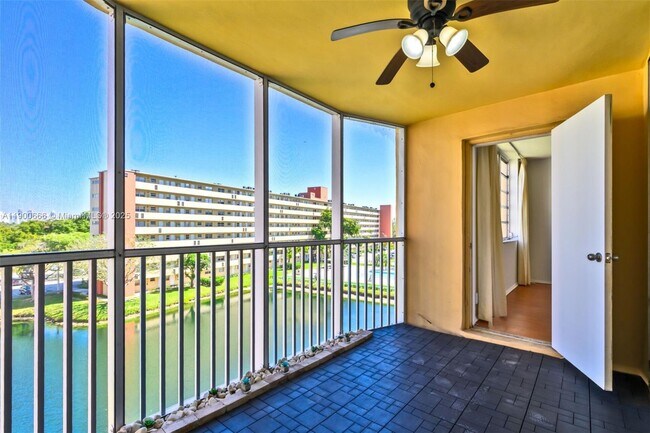 Building Photo - 1770 NE 191st St