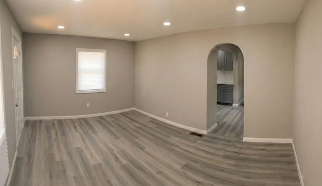 Building Photo - Remodeled 4-Bedroom House w/ Private Yard in Oakland