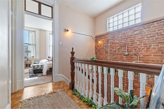 Beautiful Foyer - 5119 Butler St