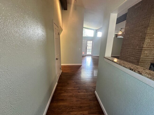 Building Photo - FOR RENT: Charming 3-Bedroom, 2-Bath Home in Yukon! - Move In Deposit-Free! (If Qualified)