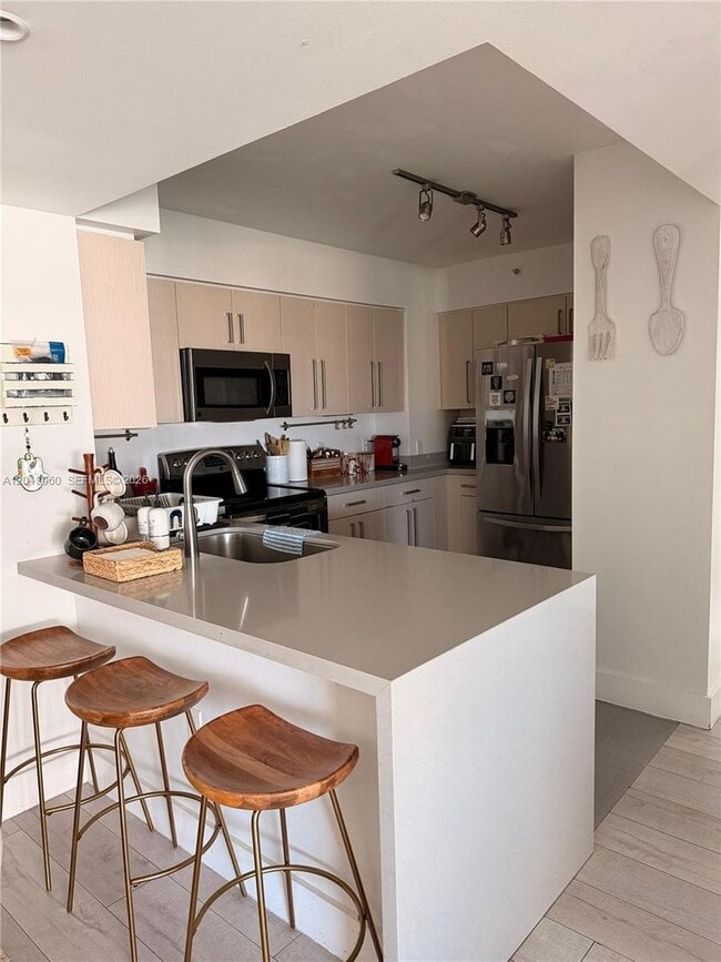 Building Photo - 1155 Brickell Bay Dr