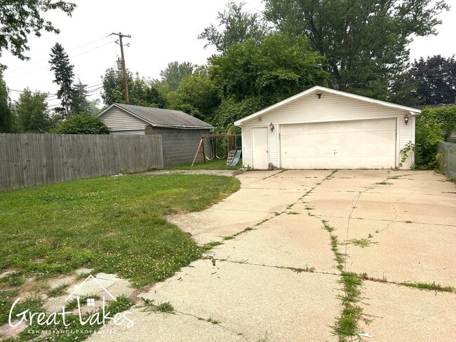Building Photo - Beautiful 3 Bedroom 1 Bathroom now available for rent!