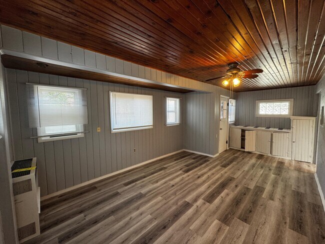 Building Photo - 426 Headingly Ave NW