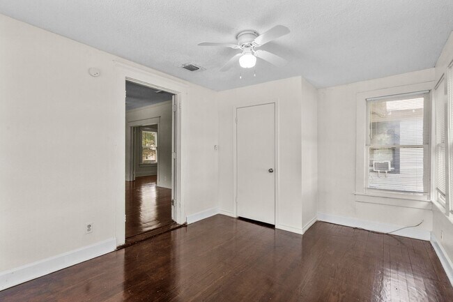 Building Photo - 2 11th Ave N