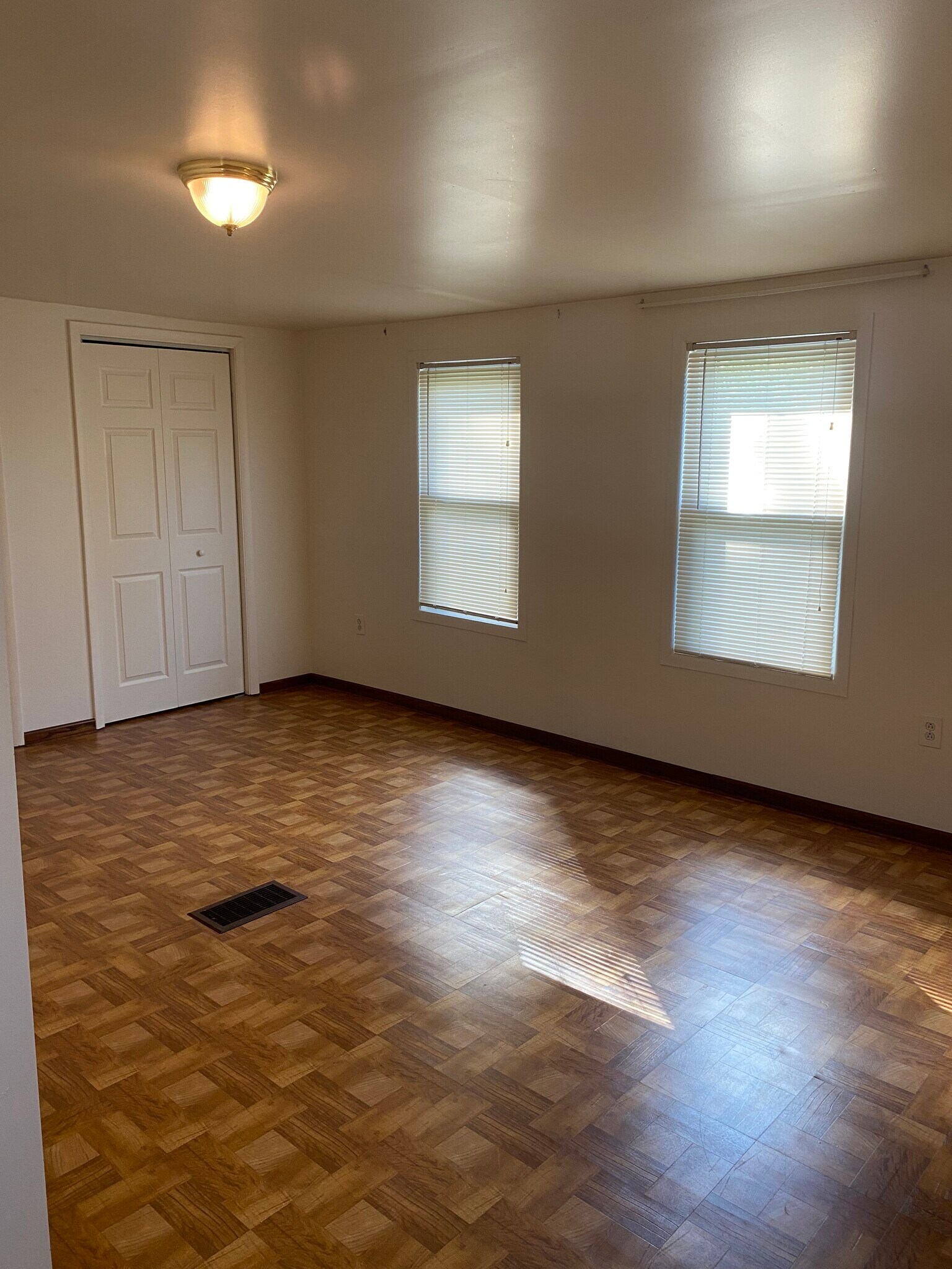 Building Photo - 896 Porter St