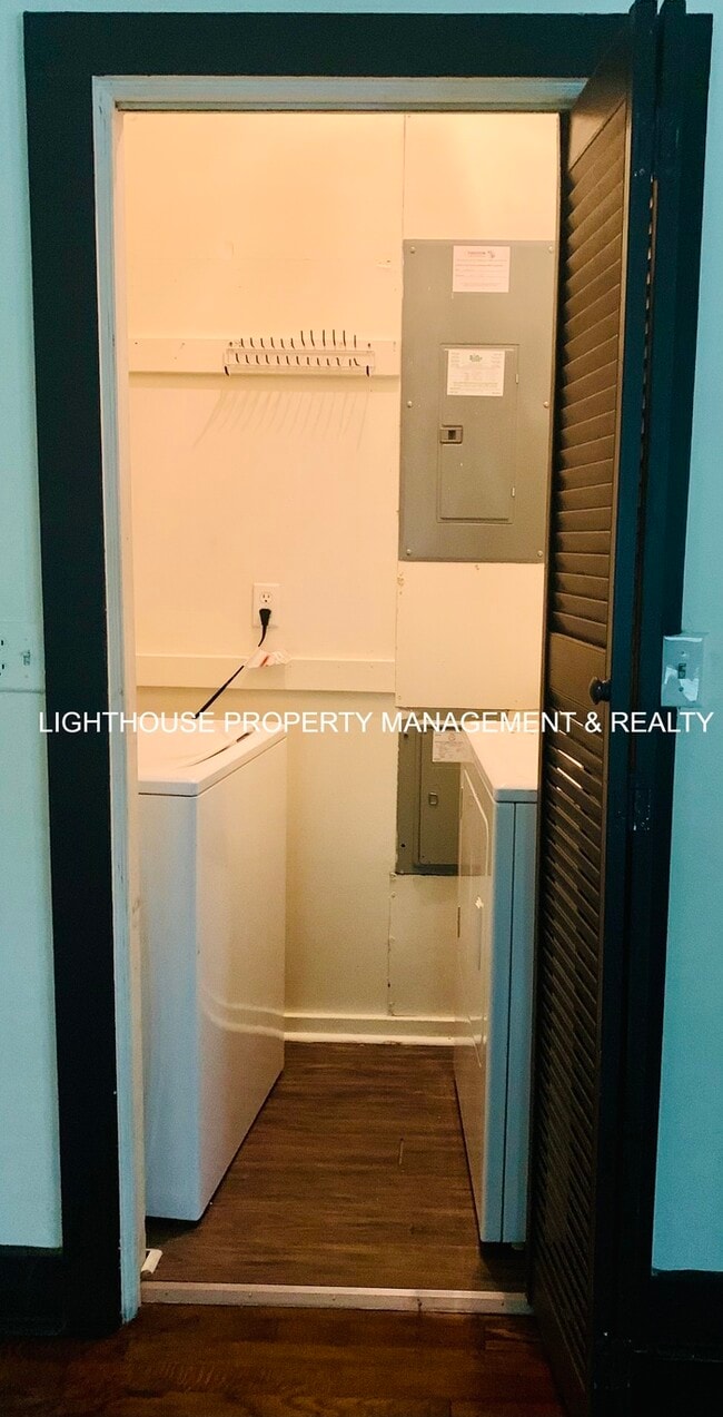 Building Photo - Coming Soon! Charming 2 Bedroom Home in Historic San Marco!