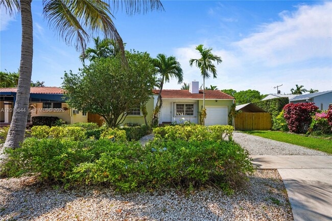 Building Photo - 2460 SW 24th St