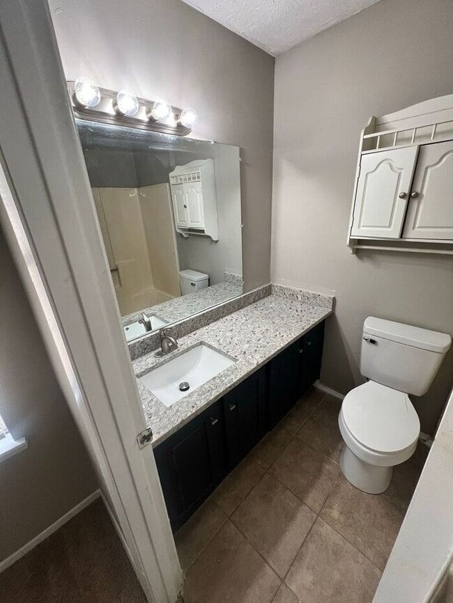 Building Photo - Available now!!! 2 bedroom 2.5 bath town home available in Snellville!!!