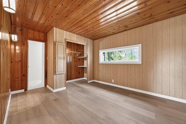 Building Photo - 815 Brooks Ave