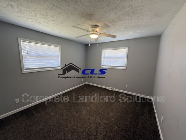 Building Photo - 886 E Dawn Dr