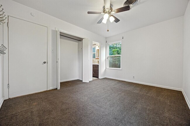 Building Photo - 3BR 2BA Home in East Austin – Near Univers...